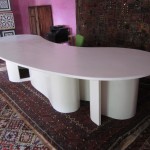 Bureau de style contemporain en bois laqué blanc. Une création Samarkande.