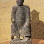 Ancienne statuette en bois, avec des traces de polychromie