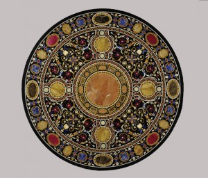 table "joyau", grande table ronde à motifs géométriques inspirés d'un décor oriental