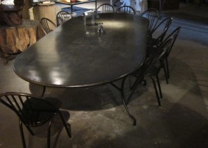 grande table de jardin en fer pour 16/18 couvert