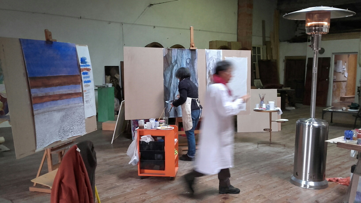 stage de peinture grand format: les participants en pleine action! on peint début et en musique 