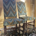 5 Chaises d'époque Louis XIII. la tapisserie est récente et en bon état