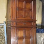 Homme debout d'époque Louis XIII en noyer. Meuble originaire du Dauphiné.