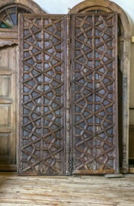 Portes de Palais du Rajasthan. Imposantes et richement ornées de motifs géometriques