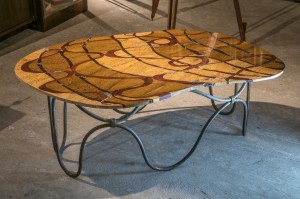 table basse "écorce" au motif contemporain, création de Samarkande .