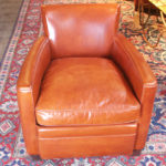 Fauteuil club Art Déco Petit modèle. en cuir naturel, teinte cognac