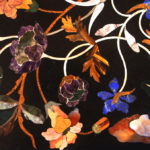 Table basse "Rinascimento" détail: couleurs chaude d'automne pour cette table de style Renaissance florentine