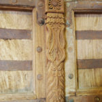 détail des sculptures en bois exotique