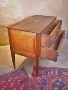 commode Directoire, vue de côté, ouvre par deux tiroirs